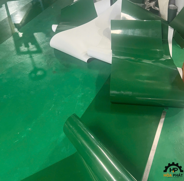 BĂNG TẢI PVC DÁN GỜ LEO DỐC