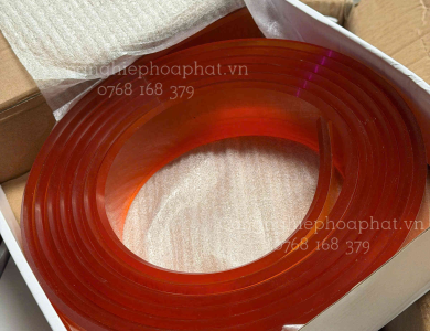 Thanh cao su gạt mực đầu nhọn – Giải pháp in lụa sắc nét, ổn định và chính xác