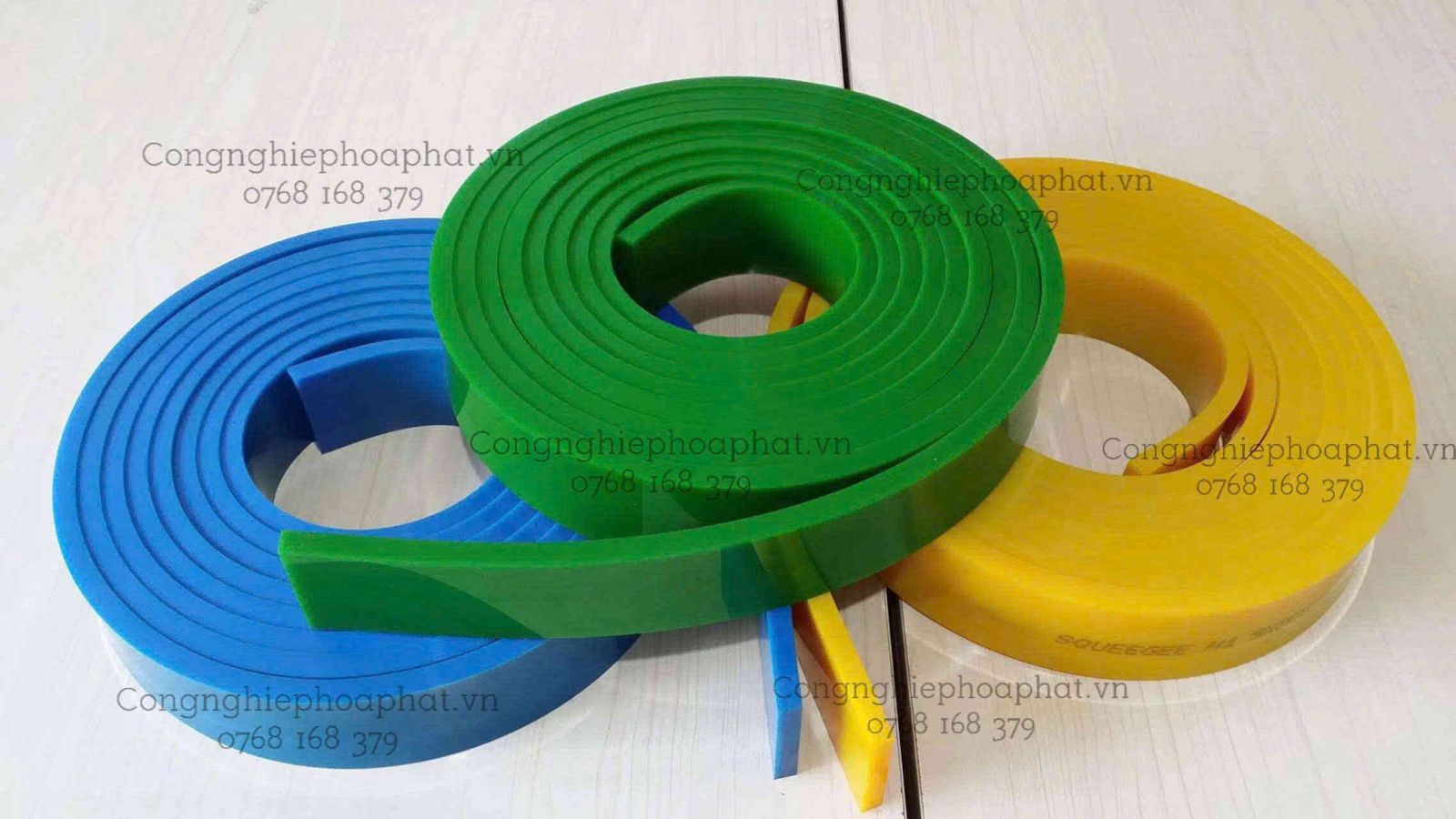 Dao gạt mực màu xanh, đỏ, trắng, vàng