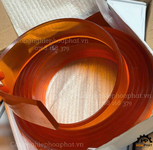 Thanh cao su gạt mực đầu nhọn – Giải pháp in lụa sắc nét, ổn định và chính xác